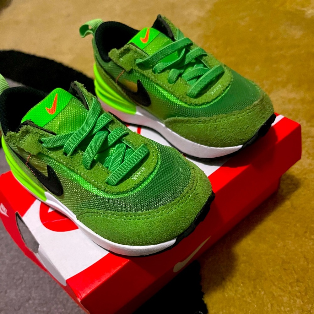 Nike toddler sneakers